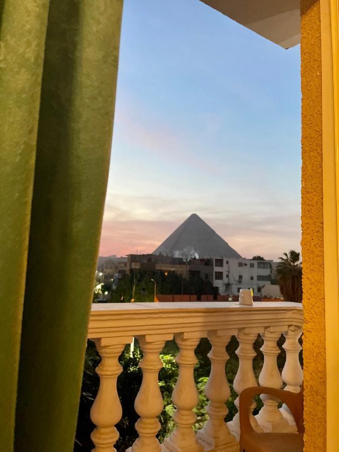 Pyramids Homeland * Le Caire